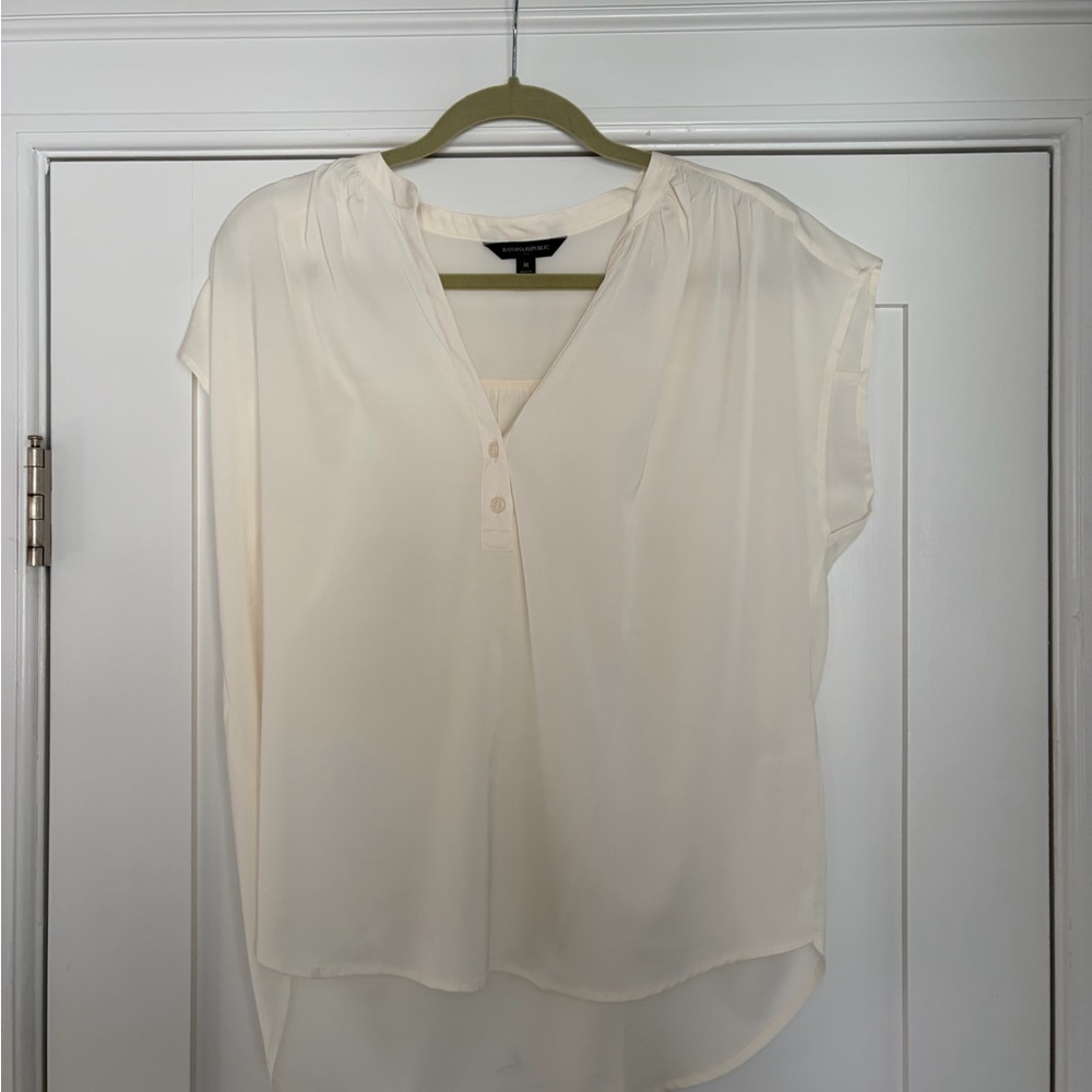 Banana Republic Ivory Blouse Medium Sleeveless Flowy Hi-Lo Top